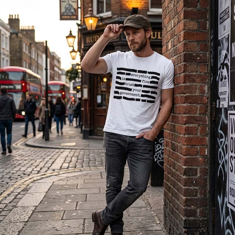 Camiseta satírica "Confía en tu gobierno"