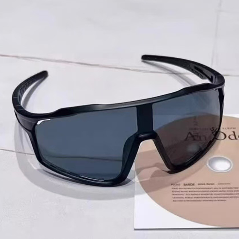 🏃‍♂️🚴‍♀️ Light-Sensitive Sports Glasses for Men & Women