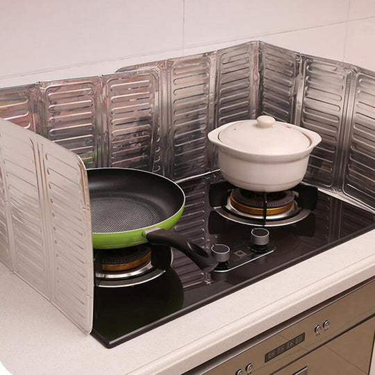 ⭐DON'T MISS 50% OFF!🍳🔥 Stop oil splatter before it hits your walls — this foldable shield catches grease, wipes clean in seconds, and stores flat. No scrubbing, no mess, no regrets. 🛡️